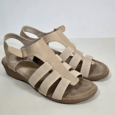 LOT 107: Variety of Women's Shoes