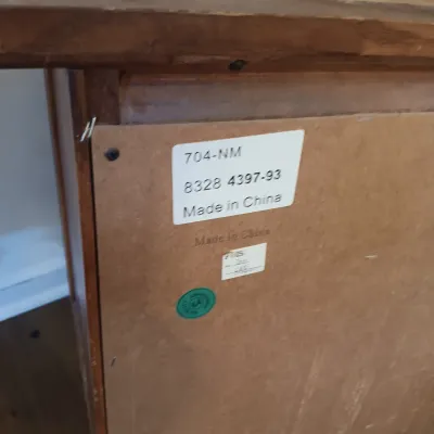 LOT 134: Broyhill Attic Heirlooms Nightstand with Queen Size Wood Headboard