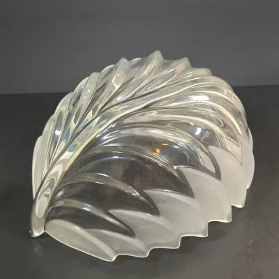 LOT 91: Faux Flower Decor, Vintage Clear and Frosted Leaf-shaped Decorative Bowl, Ceramic Frog Figurines, and More