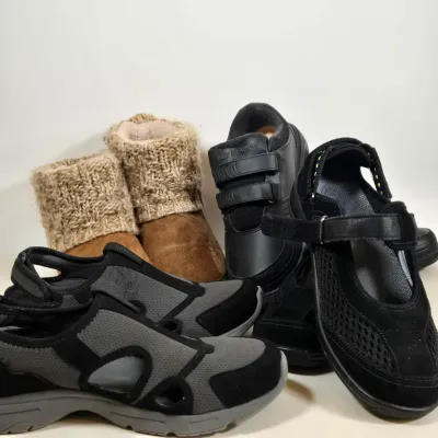 LOT 172: Variety of Women's Shoes