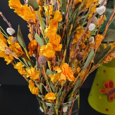 LOT 91: Faux Flower Decor, Vintage Clear and Frosted Leaf-shaped Decorative Bowl, Ceramic Frog Figurines, and More