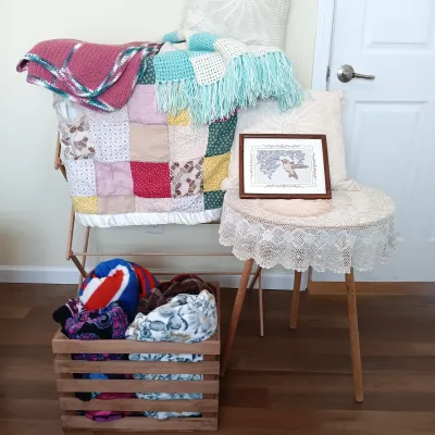 LOT 122: Vintage Quilt with Framed Embroidery, Vera Bradley Throw Blanket, Crocheted Blankets & More