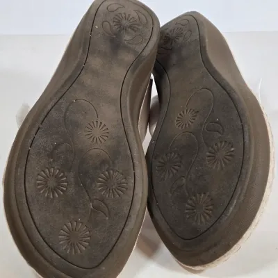 LOT 107: Variety of Women's Shoes