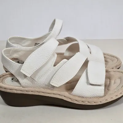 LOT 107: Variety of Women's Shoes