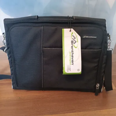LOT 121: Collection of Travel Bags - Brenthaven, Crane Fitness & More