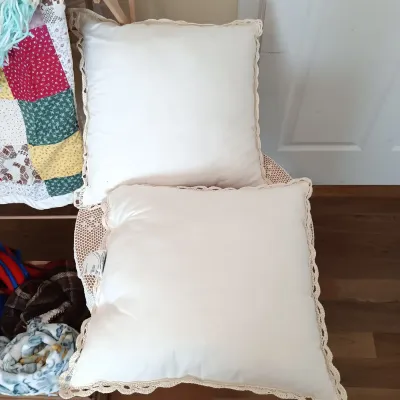 LOT 122: Vintage Quilt with Framed Embroidery, Vera Bradley Throw Blanket, Crocheted Blankets & More