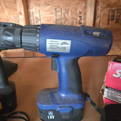 LOT 129: Garage Finds/ Rechargeable, Cordless Tools