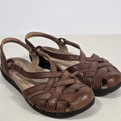 LOT 107: Variety of Women's Shoes