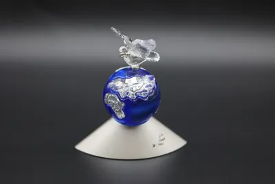 Swarovski Crystal Planet 2000 Peace Dove Globe