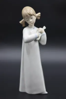 Lladró Girl with Candle Porcelain Figurine