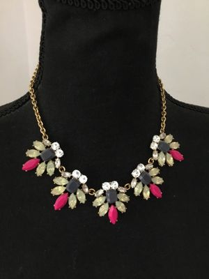 Beautiful J crew, gold tone, iridescent, raspberry, pink statement, necklace