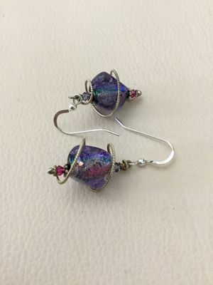 Gorgeous, 925 sterling silver art glass swirly earrings