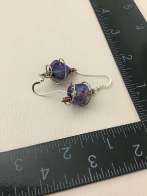 Gorgeous, 925 sterling silver art glass swirly earrings