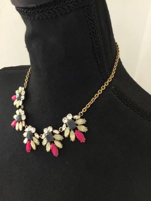 Beautiful J crew, gold tone, iridescent, raspberry, pink statement, necklace