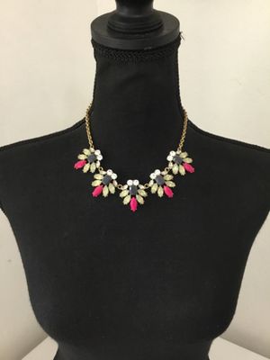 Beautiful J crew, gold tone, iridescent, raspberry, pink statement, necklace