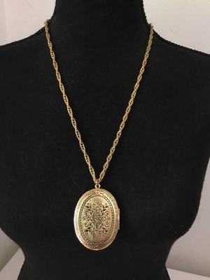 Beautiful, vintage, goldtone, large, locket and chain