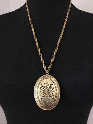 Beautiful, vintage, goldtone, large, locket and chain
