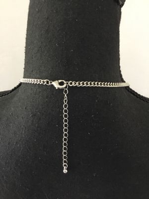 Beautiful Silver tone leaf statement necklace nice quality