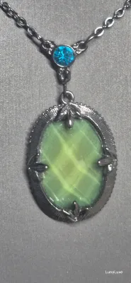 Vintage green glass Pendant w/frogs bezel & Earrings