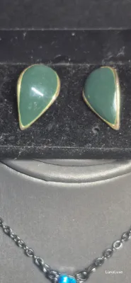 Vintage green glass Pendant w/frogs bezel & Earrings