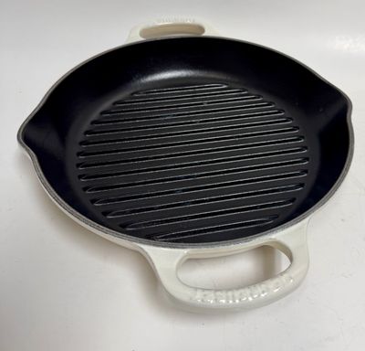 Le Creuset *Made in France* Enameled Cast iron 9 3/4 Circle Grill Pan