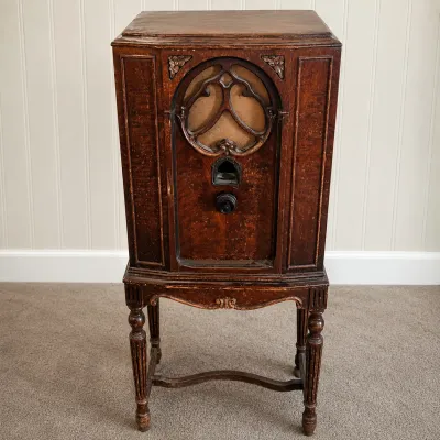 Sale Photo Thumbnail #4: C antique radio