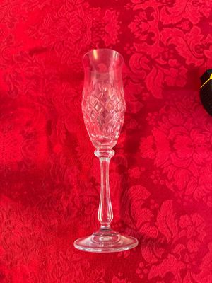 Set of 7 Mikasa Montclair with Diamond Cut Champagne Flutes (DR)