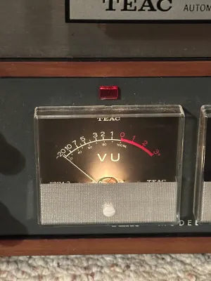 TEAC A-4010S Reel-to-Reel Tape Deck – Powers On, Tape Untested (A Den)