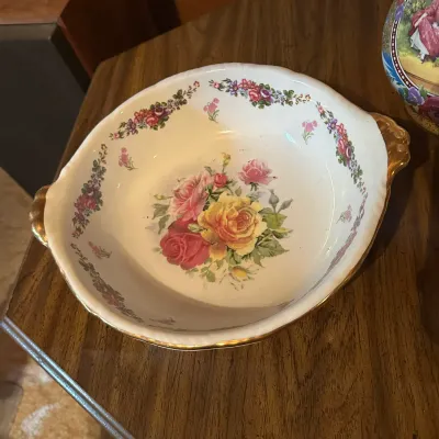 Decorative Floral Pitcher & Rose Bowl – Gold Trim – 2 Pieces (A Den)