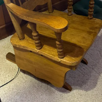 Antique Golden Oak Pressed-Back Platform Rocking Chair – Carved Spindle Rocker (A1)