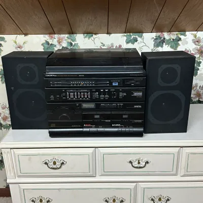 Crown Japan CD-2000 Stereo System with Turntable, CD, Dual Cassette & Speakers (A2)