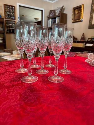 Set of 7 Mikasa Montclair with Diamond Cut Champagne Flutes (DR)