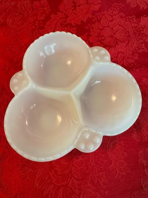 Lot of 2 Vintage Milk Glass Treasures- (DR)