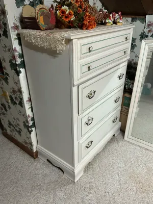 Vintage 4-Drawer Tall Chest of Drawers – White w/ Aqua Trim & Ornate Hardware (A2)
