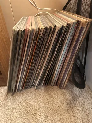 Large Collection of LaserDiscs in Original Sleeves – Assorted Movies