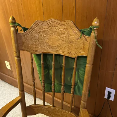 Antique Golden Oak Pressed-Back Platform Rocking Chair – Carved Spindle Rocker (A1)