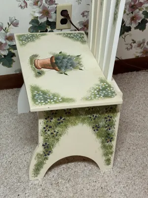Hand-Painted Wooden “Welcome Friends” Garden Chair – Floral Cottage Décor (A2)