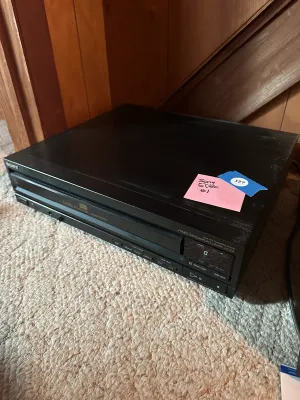 Sony CDP-C500 5-Disc CD Changer – Powers On, Playback Untested (A Den)