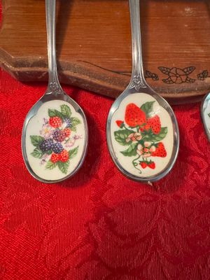 Set of Vintage Collectible Spoons and Rack (DR)