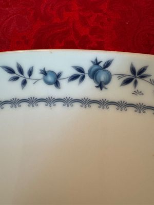 Edit Set of 2 Serving Platters Wedgwood and Noritake