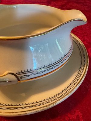 Homer Laughin Vintage Gravy Boat with Attached Base (DR)
