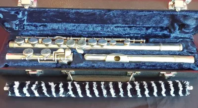 WESTERN CONCERT FLUTE