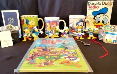 COLLECTION OF DONALD DUCK COLLECTABLES 