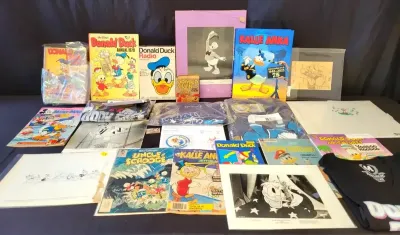 ASSORTMENT OF VINTAGE DONALD DUCK MERCHANDISE
