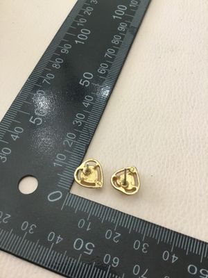 Beautiful, vintage, heart shaped stud, gold tone, mother of pearl