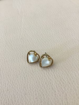 Beautiful, vintage, heart shaped stud, gold tone, mother of pearl