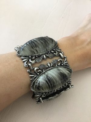 Beautiful, vintage, silver toned zebra chunky Lucite panel bracelet 1950s Selro jewelry