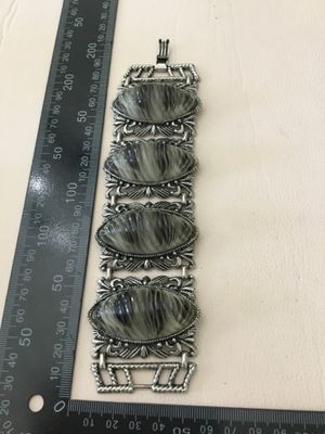 Beautiful, vintage, silver toned zebra chunky Lucite panel bracelet 1950s Selro jewelry