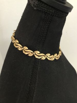 Beautiful vintage Trifari choker