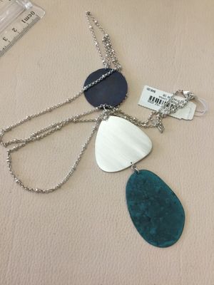 Beautiful, silver toned statement, necklace